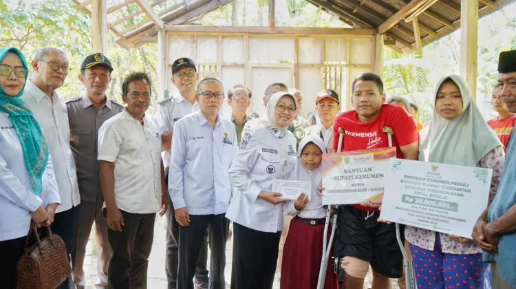 Bupati Kebumen Tinjau Korban Kebakaran Buayan, Salurkan Bantuan Dana dan Logistik
