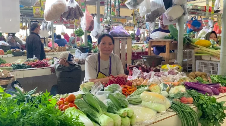 Di Tengah Fluktuasi Pasar, Harga Tomat Cenderung Stabil