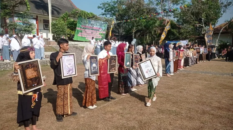 Sendratari Kolosal Semarakkan HUT Ke-29 SMAN 1 Sigaluh