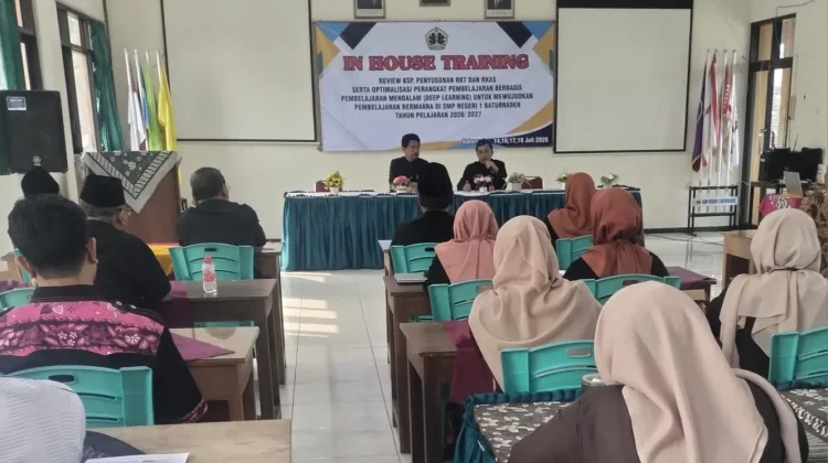SMPN 1 Baturraden Tingkatkan Kompetensi Guru lewat In House Training