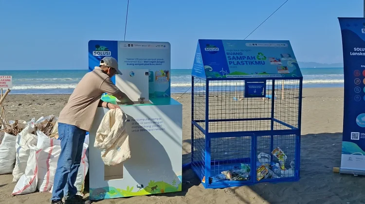 Smart Dropbox Jadi Solusi Baru Kurangi Sampah Plastik di Pesisir Cilacap