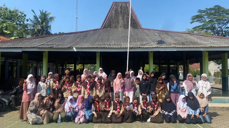 Mahasiswa KKN UIN Saizu, Ikut Sukseskan Posyandu Remaja Karangpetir