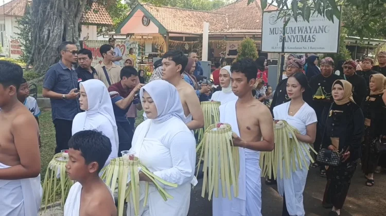 Prosesi Ruwat Sukerta Ramaikan Kawasan Banyumas Kota Lama