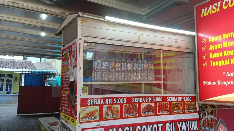 Nasi Cokot Bu Yayuk, Kuliner Praktis yang Mudah Dinikmati Mahasiswa