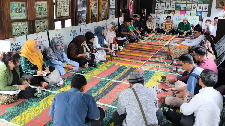 Budayawan Kenalkan Jejak Keturunan Pendiri Kabupaten Lewat Babad Banyumas