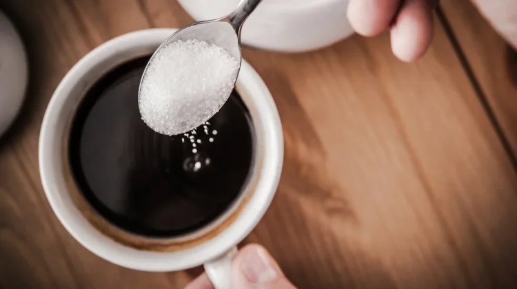 Dokter Ingatkan Bahaya Konsumsi Kopi dengan Gula Berlebihan