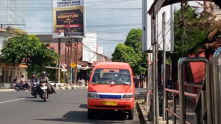 Angkot di Banyumas Masih Bertahan di Tengah Gempuran Transportasi Modern