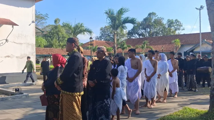 Hasna Ikuti Ruwat Sukerta untuk Lestarikan Tradisi Jawa