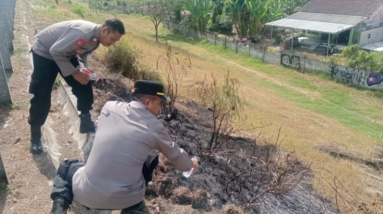 Polri Respons Cepat Kebakaran Rumput di Area Tol Trans Jawa