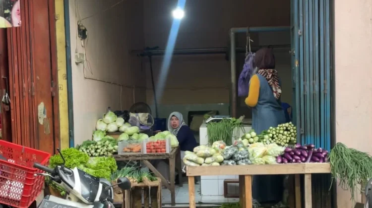 Harga Timun di Banyumas Melonjak, Pedagang Keluhkan Minimnya Pasokan