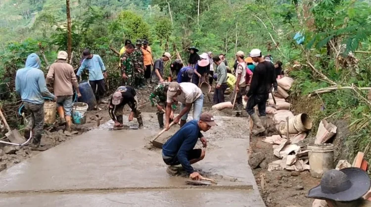Gotong Royong Jadi Modal Sosial Pembangunan Desa di Banjarnegara