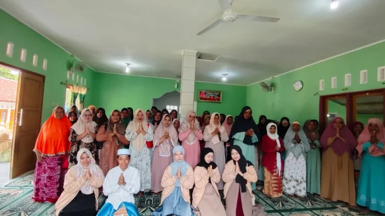 Pengajian dan Penyuluhan: KKN UNUGHA Cilacap Gelar Penyuluhan Dampak Nikah Siri