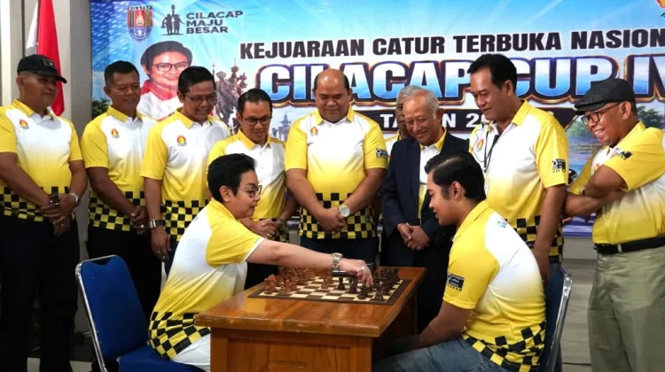 Plt. Bupati Cilacap Tanding Lawan Grand Master di Kejuaraan Catur Terbuka Cilacap