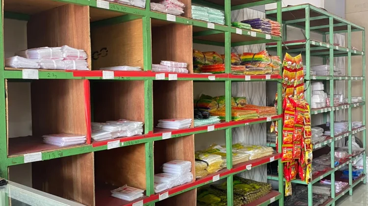 Harga Plastik Masih Tinggi, Pedagang Keluhkan Kualitas yang Menurun