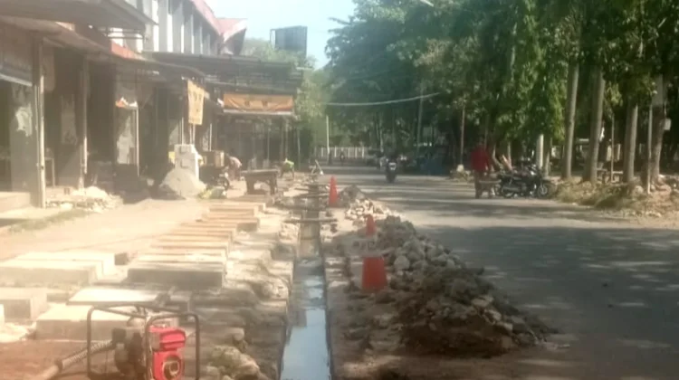 Drainase di Pasar Segamas Purbalingga Dibenahi