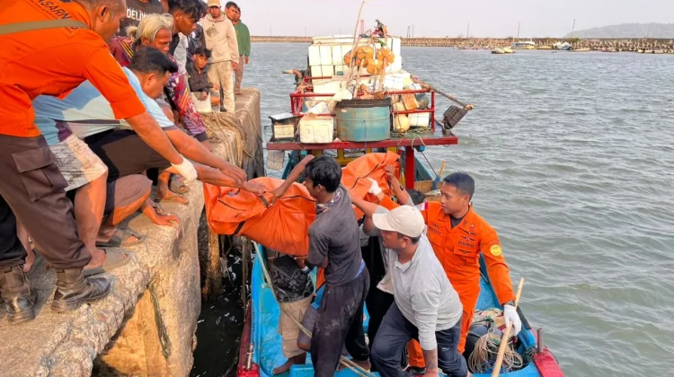 Kapal Nelayan Terbalik di Teluk Penyu, Dua ABK Meninggal