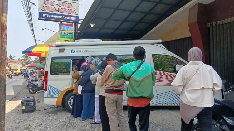 Antusiasme Masyarakat terhadap Layanan Penukaran Uang Bank Indonesia