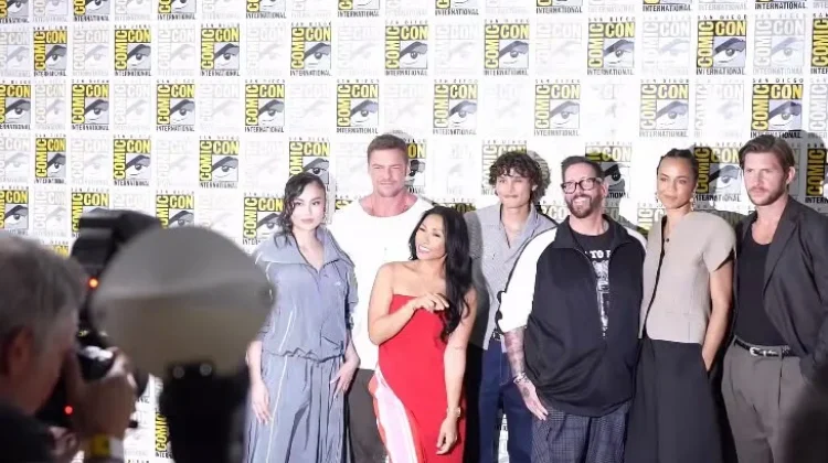 Agnez Mo Bagikan Momen di San Diego Comic Con Bersama Bintang Reacher S4 Lainnya