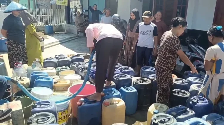 Warga Desa Tamansari Kabupaten Tegal mengalami Krisis Air Bersih
