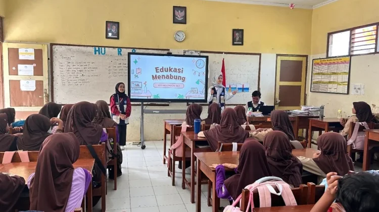 KKN UIN Saizu Edukasi Menabung dan Praktik Membuat Celengan Kreatif