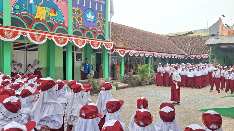 SDN 2 Dukuhwaluh Jadikan Upacara Bendera Sarana Bangun Kedisiplinan Siswa