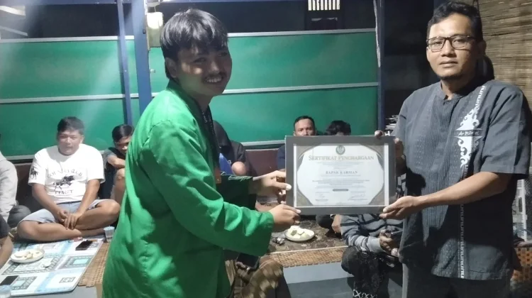 Mahasiswa KKN Responsif UIN Saizu Latih UMKM Desa Sokawera Membuat Poster Digital