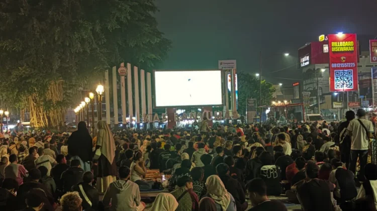 Antusias Nobar AFF 2026 di Alun-alun, UMKM Ikut Kecipratan Berkah