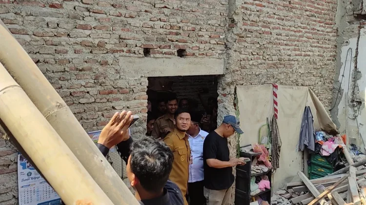 Rumah Warga Ambruk, Pemkab Tegal Berikan Bantuan Perbaikan 20 Juta