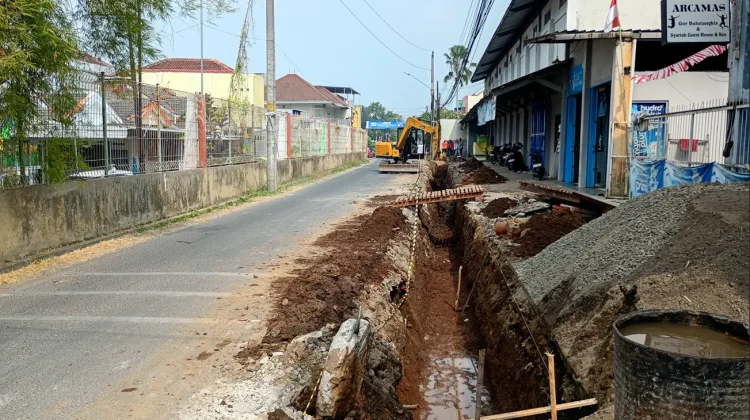 Antisipasi Banjir, Drainase Jalan Watugede Purwokerto Timur Mulai Diperbaiki