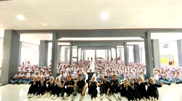 Mahasiswa UNUGHA Sosialisasikan Kenakalan Remaja pada Siswa SMK N Karang Pucung