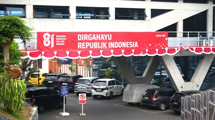Jelang HUT RI, KAI Daop 5 Purwokerto Percantik Stasiun dengan Nuansa Merah Putih