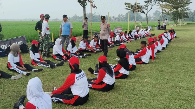 Kapolsek Kalimanah Beri Motivasi Paskibra Tingkat Kecamatan