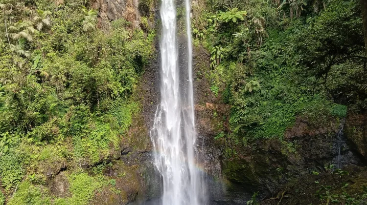 Perbaikan Jalur Menuju Curug Penganten Tingkatkan Kenyamanan Wisatawan