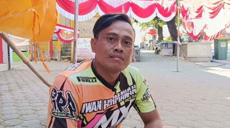 Jelang HUT Ke-81 RI, Pernak-Pernik Merah Putih Mulai Dijajakan di Pinggir Jalan