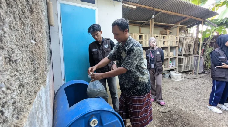 Mahasiswa KKN UIN Saizu Revitalisasi Budi Daya Lele di Karanggedang Banyumas