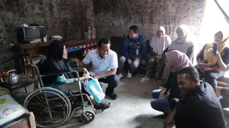 Sembako dari Gaji dan Tunjangan Bupati Hadir di Binangun