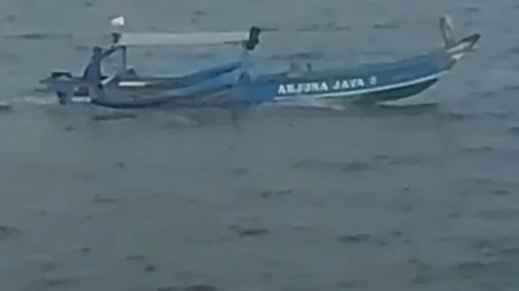 Pengemudi Andong Perahu Teluk Penyu: Antara Rezeki, Resiko dan Pengabdian
