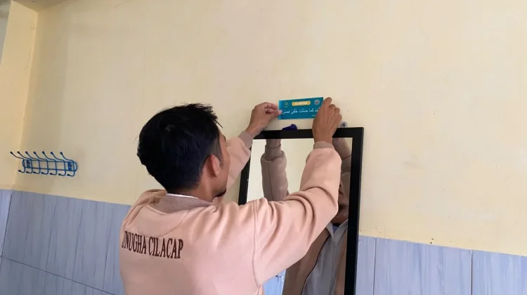 Aksi Mahasiswa KKN UNUGHA Hadirkan Papan Edukasi Untuk Warga