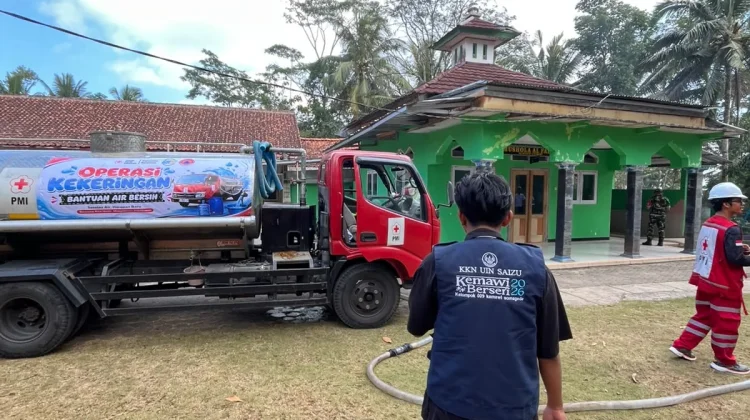 KKN UIN SAIZU bersama PMI dan BPBD Salurkan Bantuan Air Bersih untuk Warga Kemawi