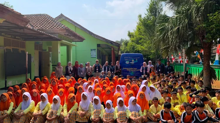 KKN Kemawi dan Dinarpus Banyumas gelar perpustakaan keliling di tiga SD