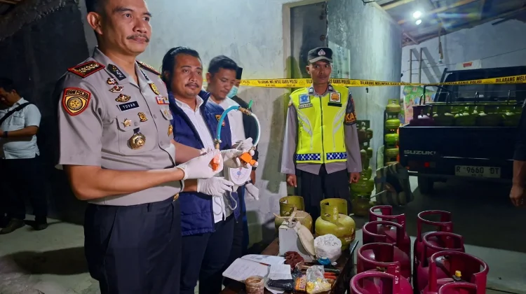 Diduga Oplos Gas 3 Kg ke Tabung 12 Kg Pangkalan LPG di Kesugihan Diamankan Polisi
