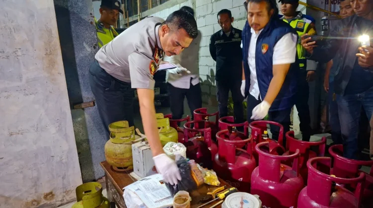 Diduga Oplos Gas 3 Kg ke Tabung 12 Kg Pangkalan LPG di Kesugihan Diamankan Polisi