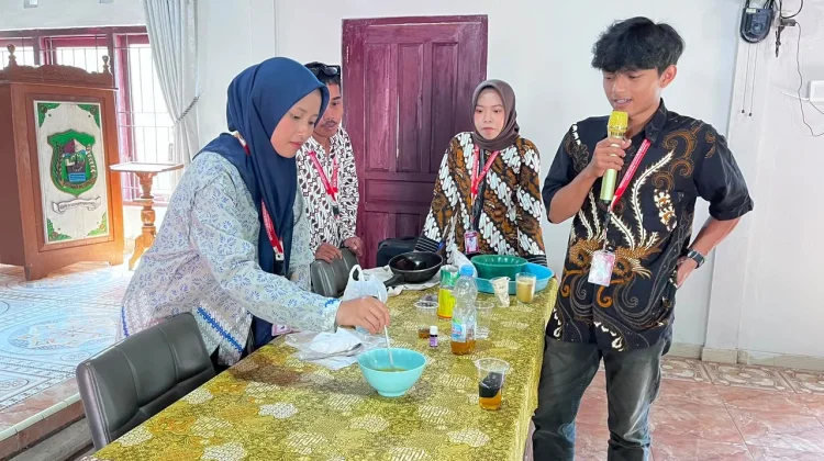 Mahasiswa KKN UIN SAIZU Edukasi Pengolahan Minyak Jelantah