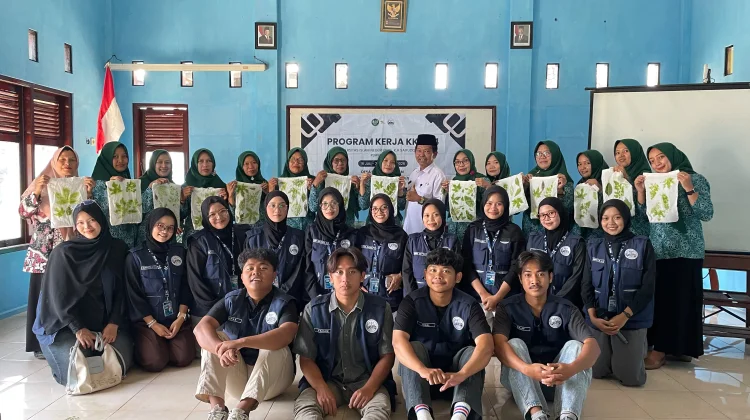 KKN UIN Saizu Dorong Kepedulian Lingkungan lewat Pelatihan Ecoprint
