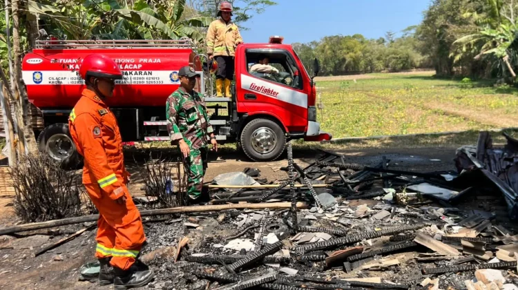 Warung Jajanan di Jepara Wetan Hangus Terbakar, Kerugian Rp15 Juta