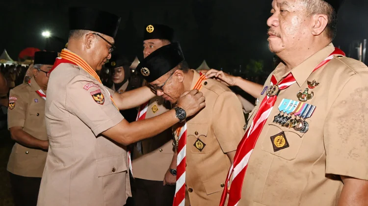 Dukung Pembinaan Pramuka, Bupati Banyumas Terima Lencana Melati