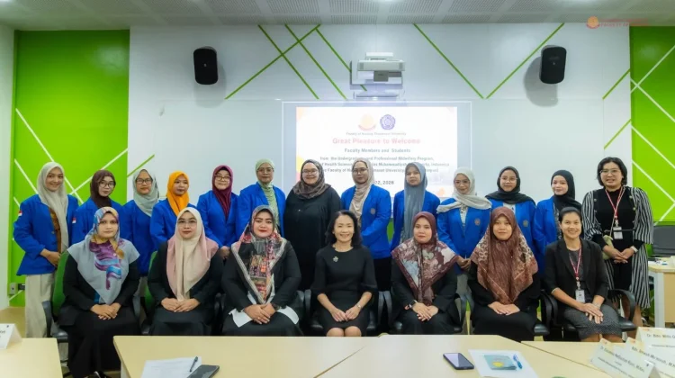 Dosen dan Mahasiswa UMP Observasi Layanan Kebidanan di Thailand