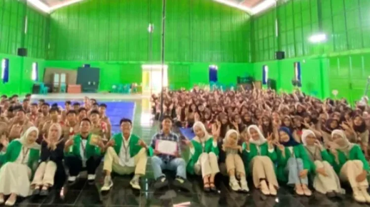 KKN UIN Saizu Gelar Seminar “From School to Campus” di SMAN 1 Rowokele