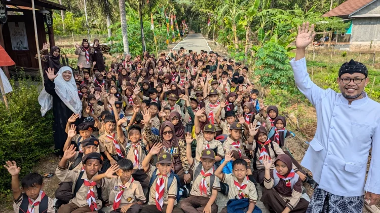 Budayawan Banyumas Nasirun Ajak Anak SD Kenal Babad Banyumas