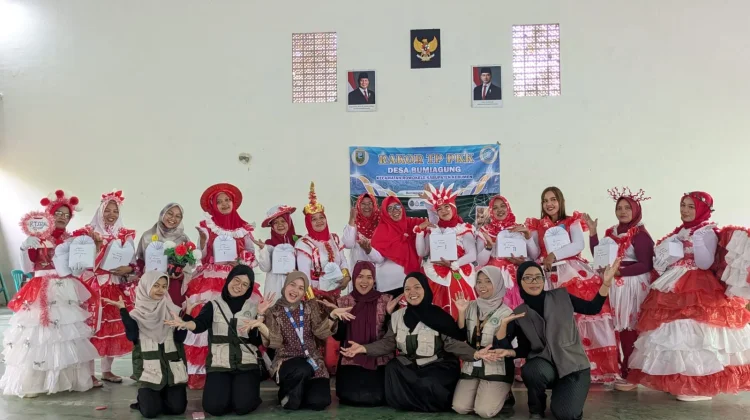 PKK dan Mahasiswa KKN Bumiagung Kebumen Gelar Lomba Kreasi Plastik